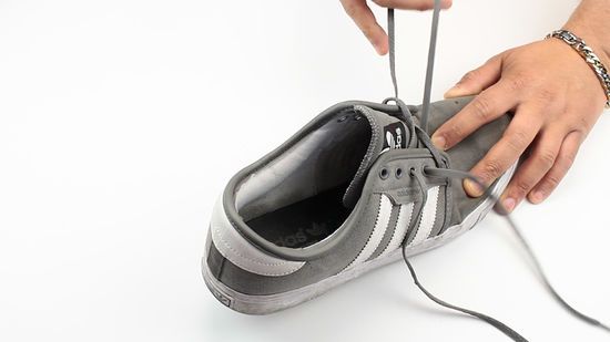 Cách giặt giày bằng máy giặt không bị hư form-4