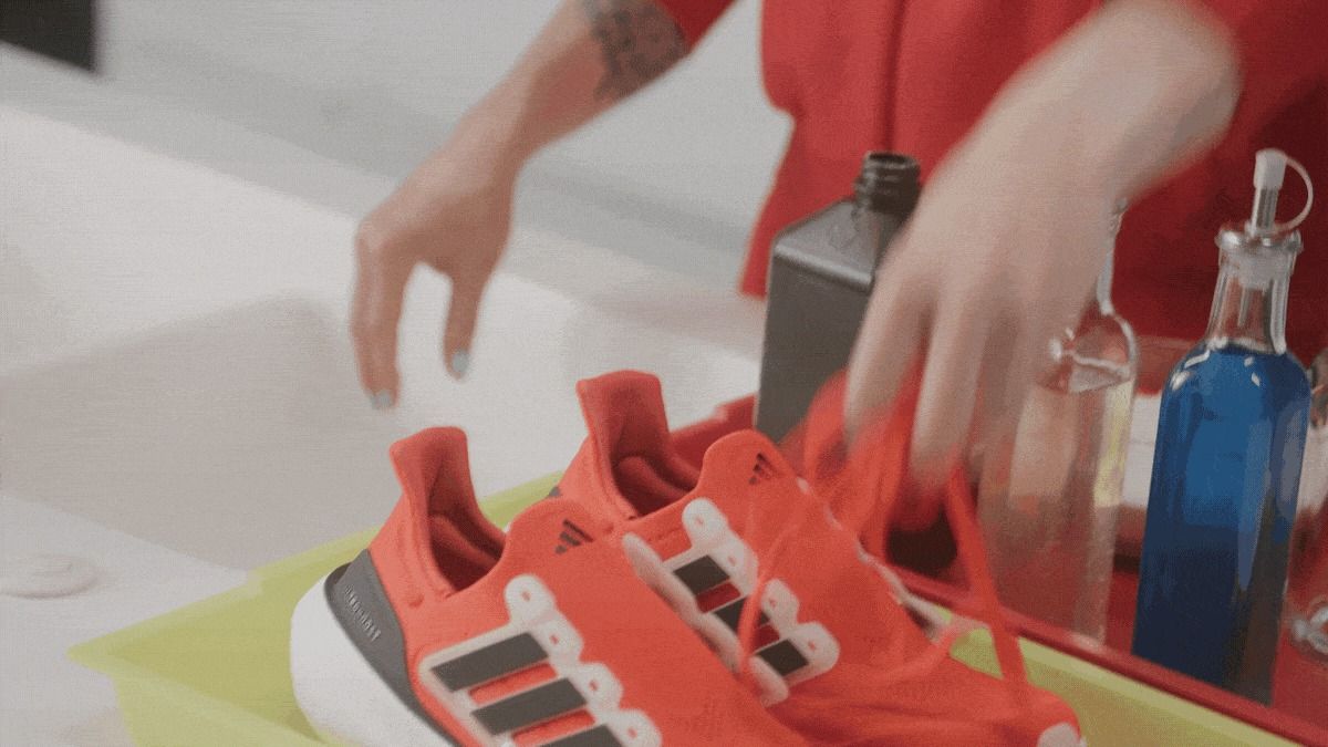 Cách giặt giày chạy bộ Adidas sạch đến từng ngóc ngách-6.jpg
