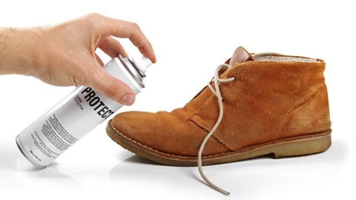 Giày da lộn cần được làm sạch và bảo quản đúng cách để “kéo dài” tuổi thọ của giày