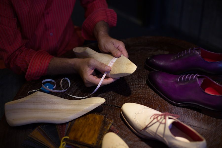 Khám phá lịch sử giày handmade_04.jpg