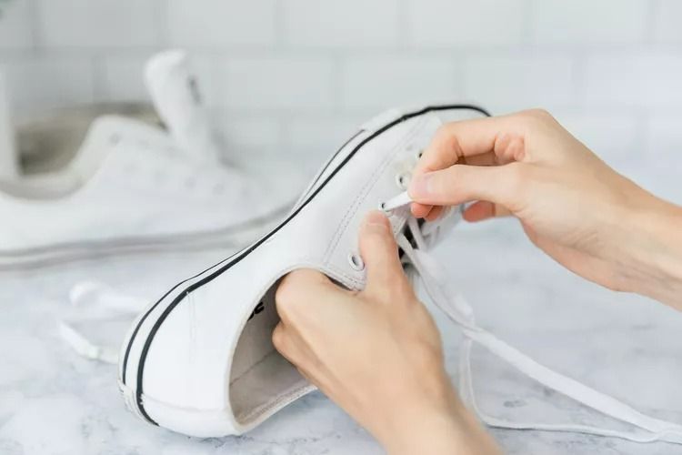 Làm sao để bảo quản dây giày trắng luôn sạch-3.jpg