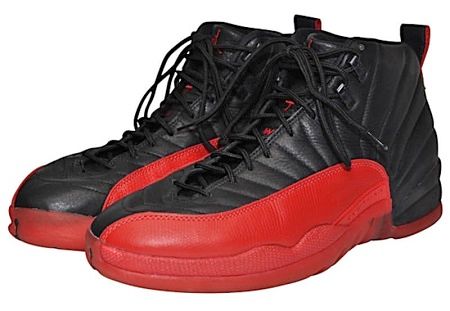 Một đôi giày khác nằm trong danh sách những đôi đắt nhất thế giới là đôi Michael Jordan’s Air Jordan 12s