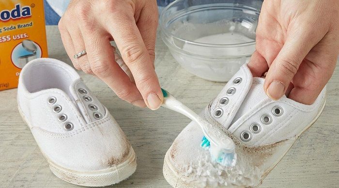 Top 5 cách làm sạch vết ố trên giày cực đơn giản-1