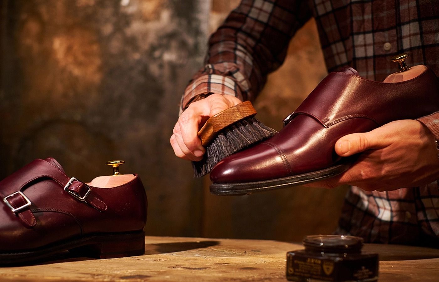 Tất tần tật các sản phẩm chăm sóc giày da mà bạn nên biết