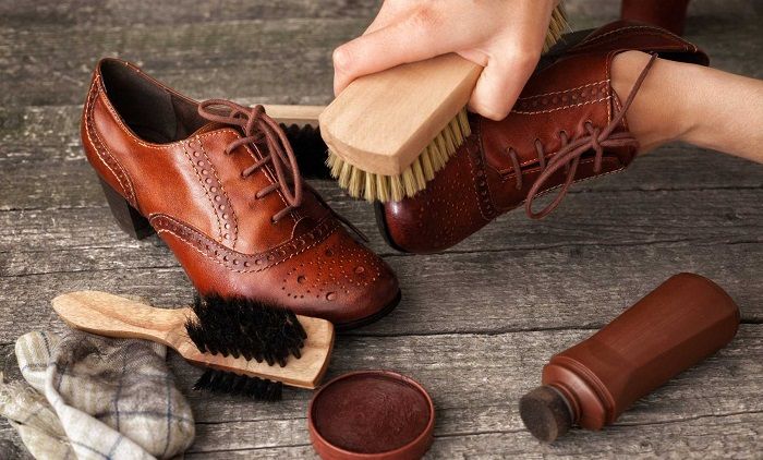 mách bạn cách làm sạch giày da và giày boot đơn giản_01.jpg