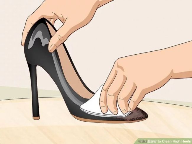 Cách vệ sinh giày da bóng